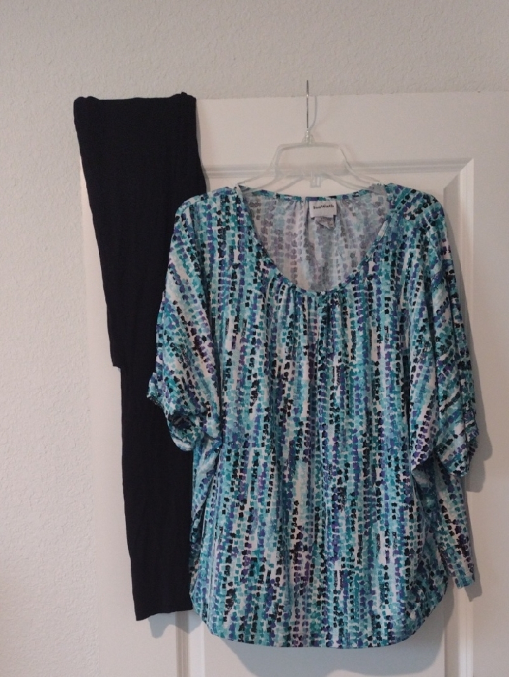Scoop Neck Tunic Outfit With Earrings Euc